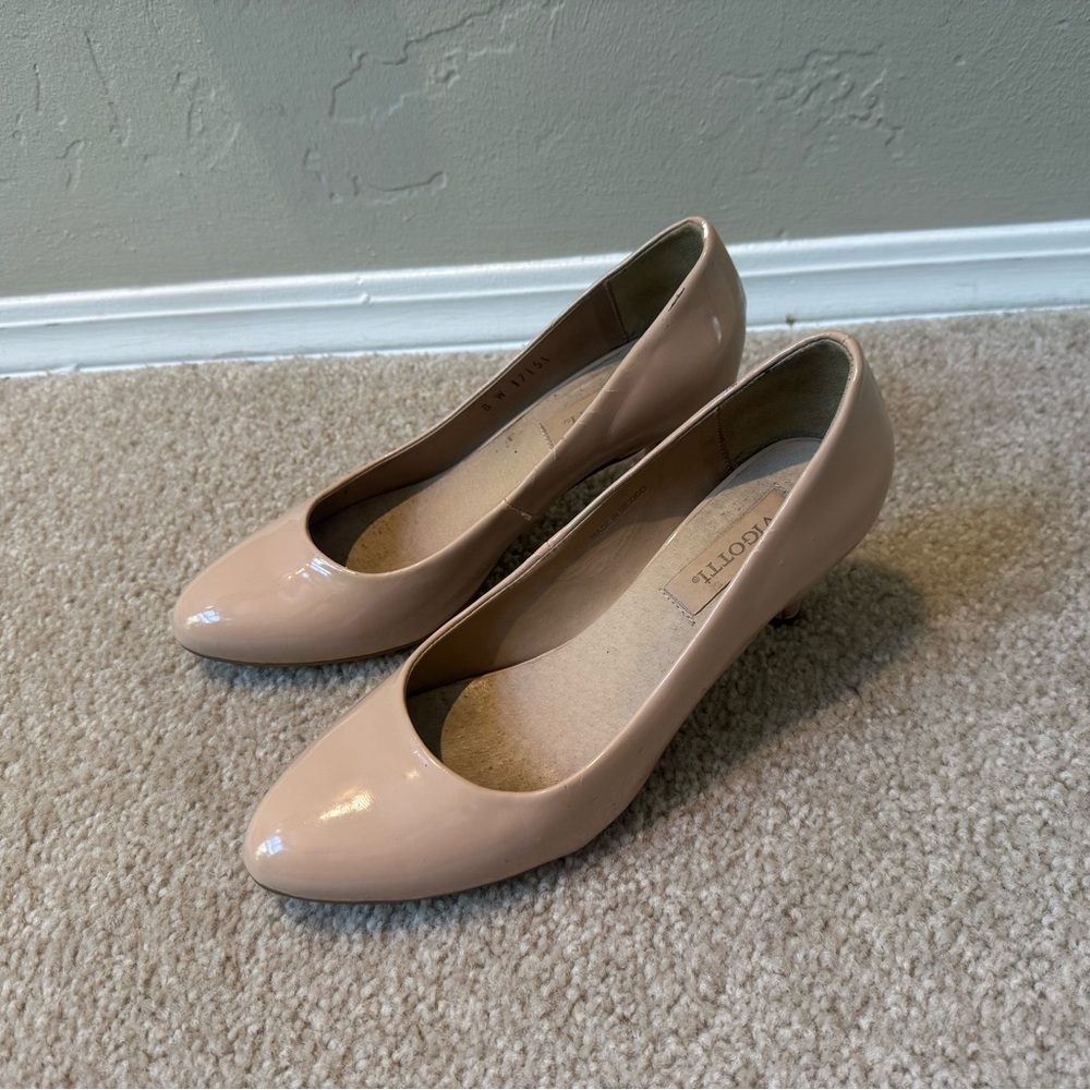 Elegant Nude Pumps